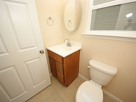 4th image of 4421 Lambert St