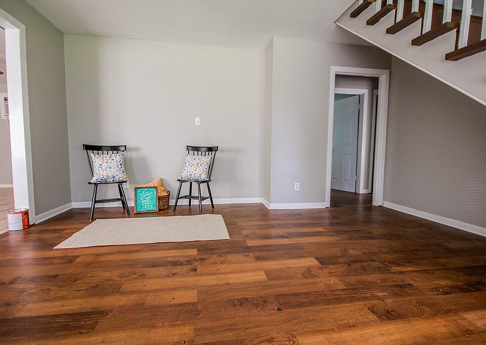 2nd image of 1601 Emily Dr