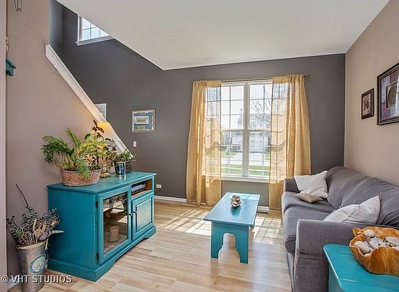 3rd image of 4861 Highwood Ln