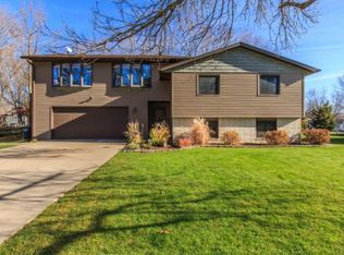 1031 15th St SE, Forest Lake, MN 55025