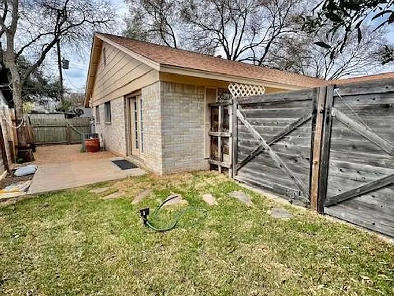 8006A Pinedale Cv — Photo 20