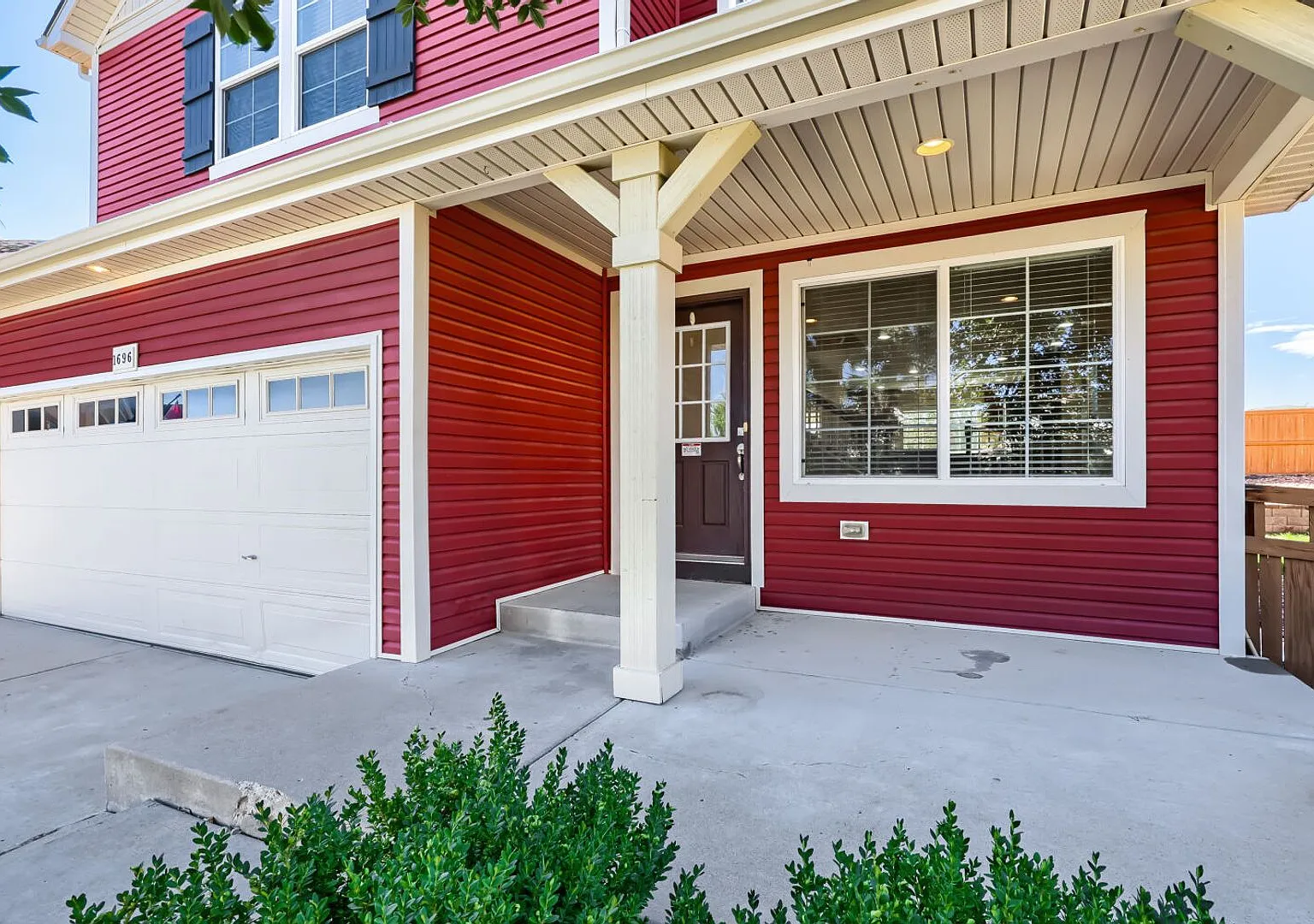 Gorgeous 4 bedroom in the highly sought after community of The Meadows! — Photo 2