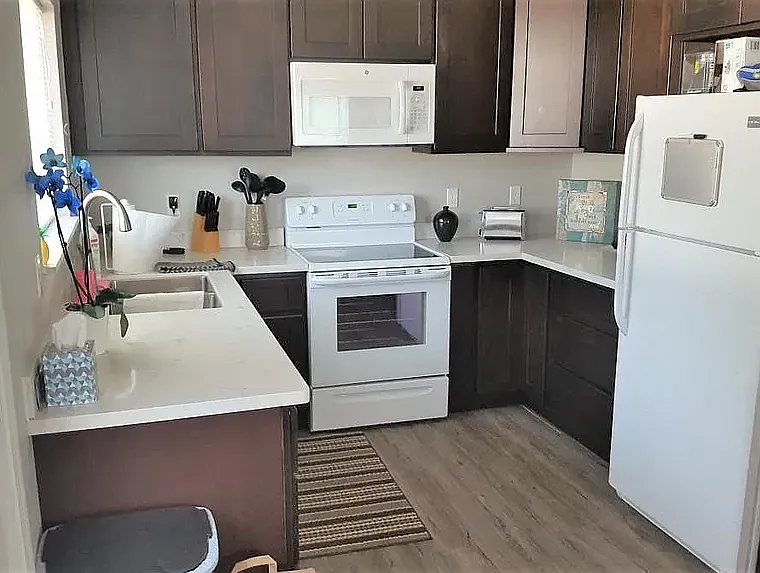 2 bed, 1.0 bath, 755 sqft, $1,900 — Photo 2