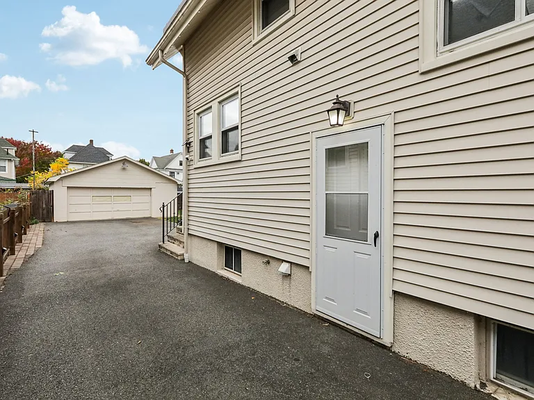 56 Gordon St — Photo 41