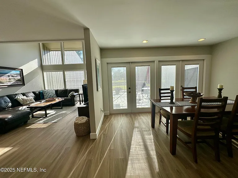 9942 Sawgrass Dr E — Photo 11