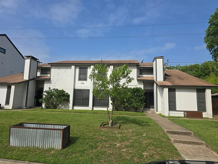 7108 Creekside Dr #B — Photo 1