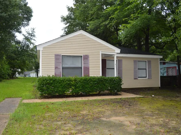 411 4th St SE, Springhill, LA 71075