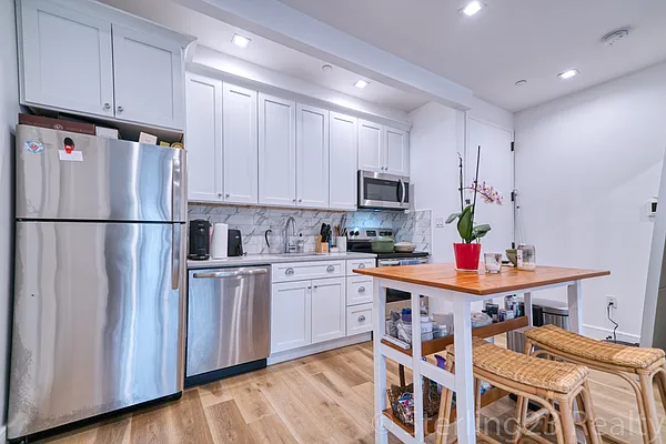 Rented by Sterling Realty Solution Inc | media 10