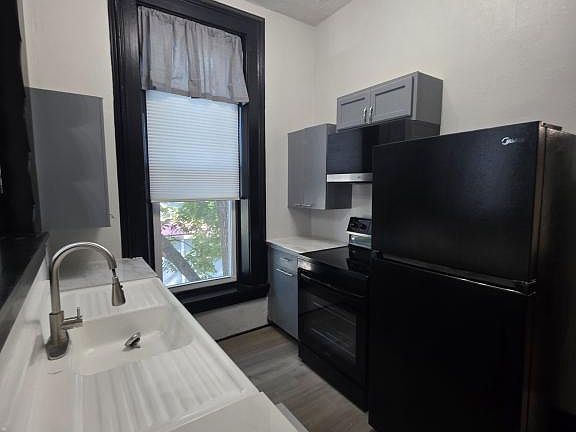 3rd image of 712 S Union St APT 3