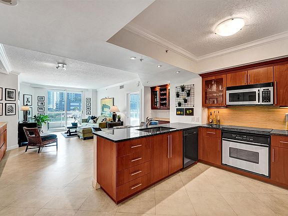 2nd image of 401 SW 4th Avenue #505
