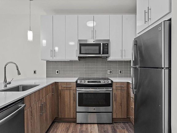 5th image of 180 Telford St #304