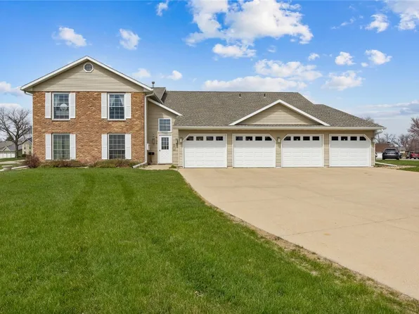 6106 Greenbriar Ln SW Unit D, Cedar Rapids, IA 52404