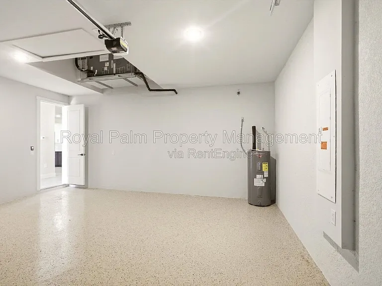 3750 NE 13th Ave — Photo 31