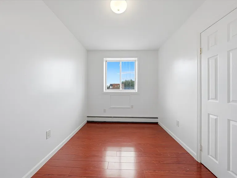 1114 E 211th St #2 — Photo 17