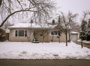 27 Evergreen Ln, Carpentersville, IL 60110