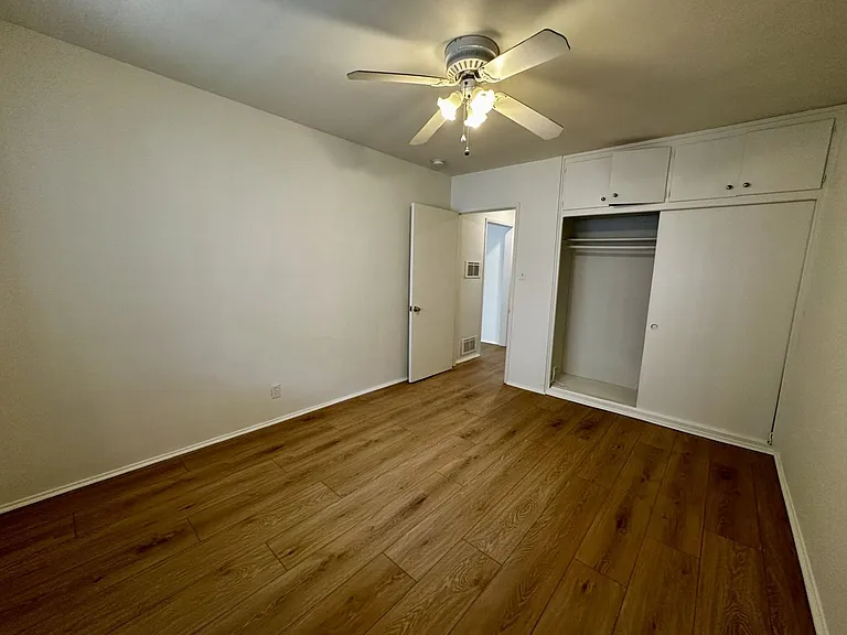 340 N Isabel St — Photo 16