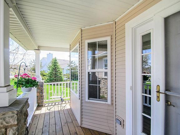 2nd image of 3266 Chamberlain Cir