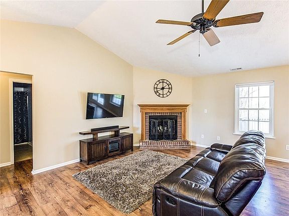 5th image of 7472 Camberwood Dr