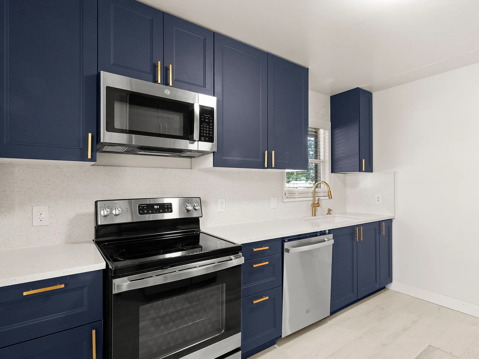4 bed, 2.0 bath, 1588 sqft, $1,865 — Photo 2