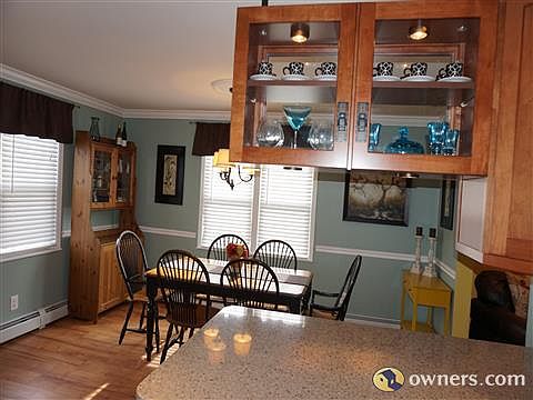 BREAKFAST BAR