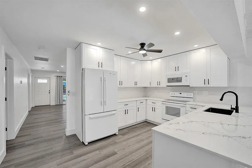 2 bed, 2.0 bath, 1230 sqft, $3,150 — Photo 1