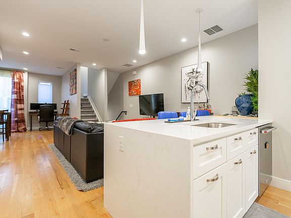 4th image of 1262 N Yates St Unit 4