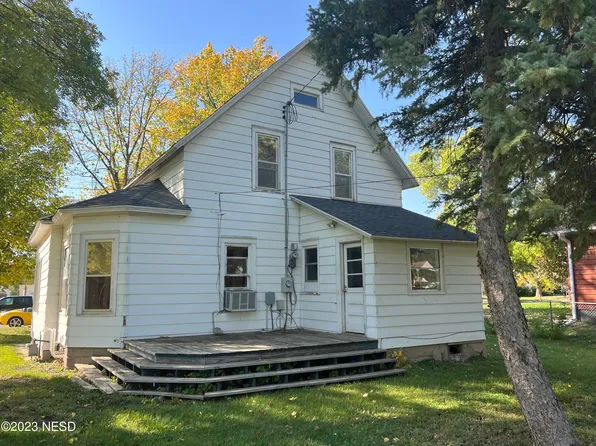 517 S 4th St, Milbank, SD 57252