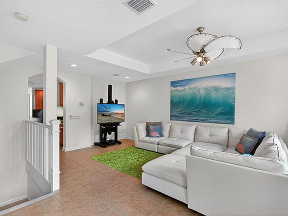 4th image of 11778 Valencia Gardens Avenue