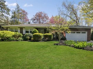 70 Woodchuck Hollow Rd, Cold Spring Harbor, NY 11724