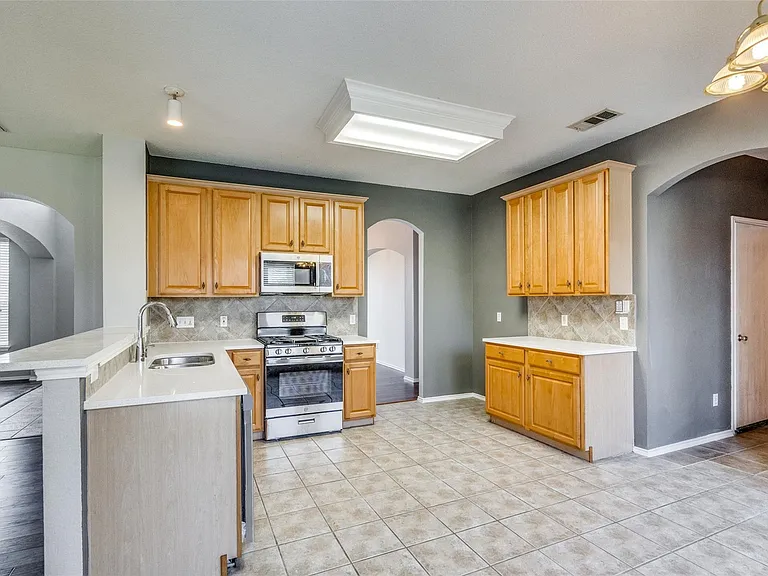 3408 Oleander Dr — Photo 8