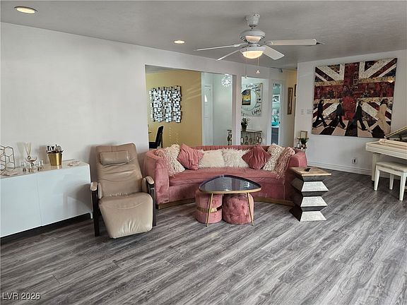 3rd image of 2706 Colanthe Ave