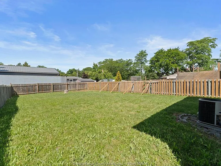 9347 Tamarack St — Photo 37