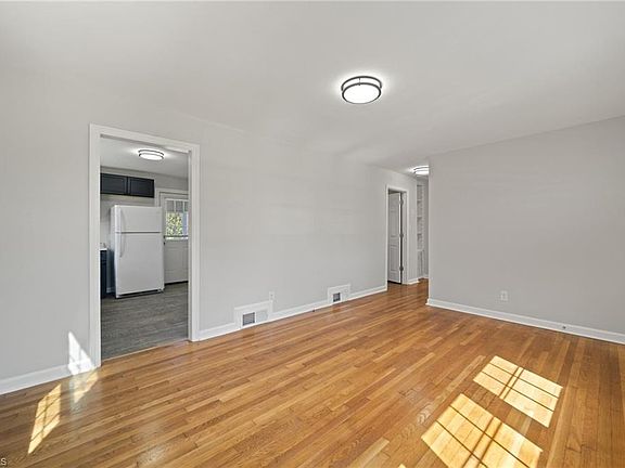 4th image of 1113 Homeland Ave