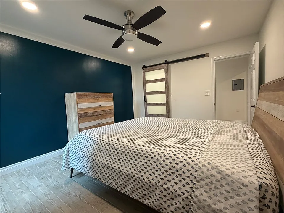1000 W Macarthur Blvd #137