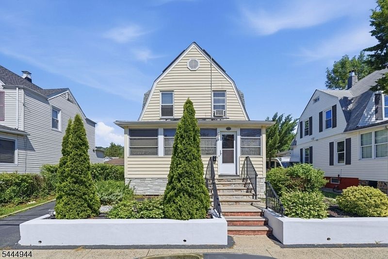 1st image of 40 Dupont Street