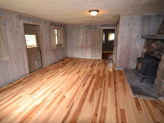 Living Rm, Fireplace, Deck Door