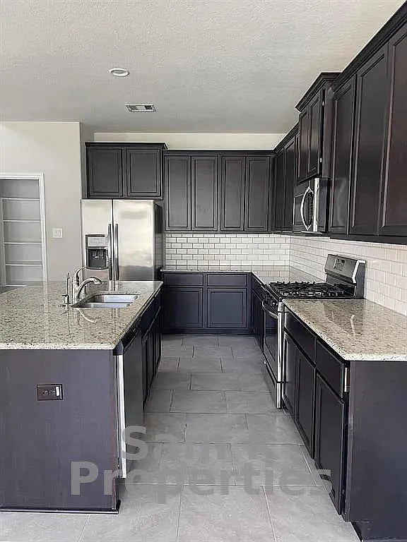 3 bed, 2.5 bath, 1973 sqft, $2,145 — Photo 4