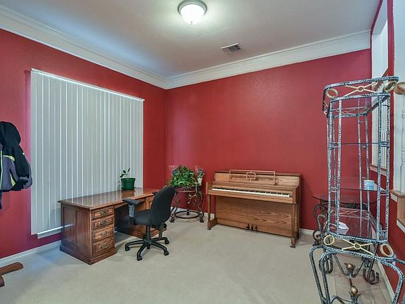 5th image of 1308 Leisure Ln