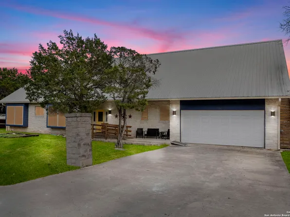 1562 Bonnyview, Canyon Lake, TX 78133