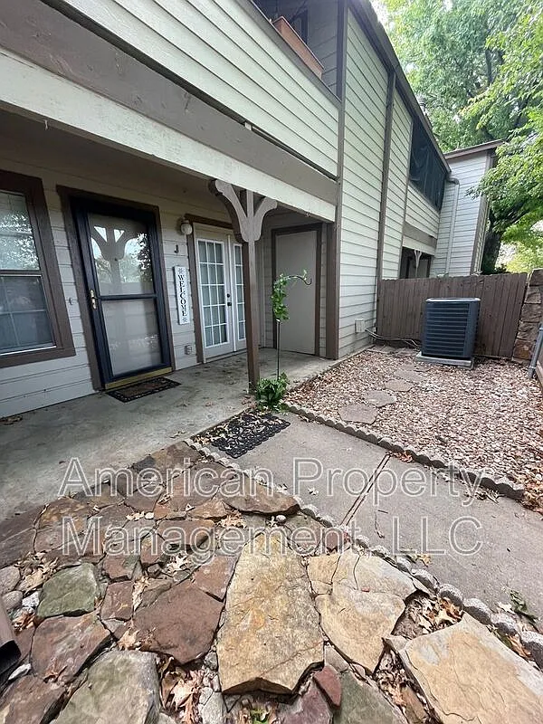 Shadow Mountain Condominiums — Photo 1