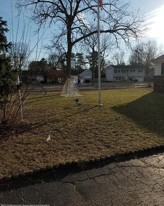 1st image of 82 Beechtree Dr