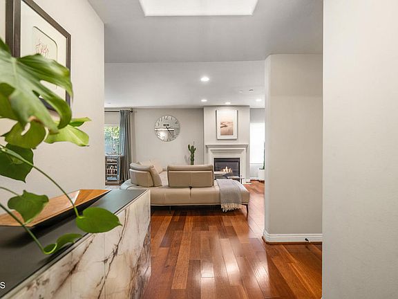 2nd image of 616 S Wilton Pl APT 203