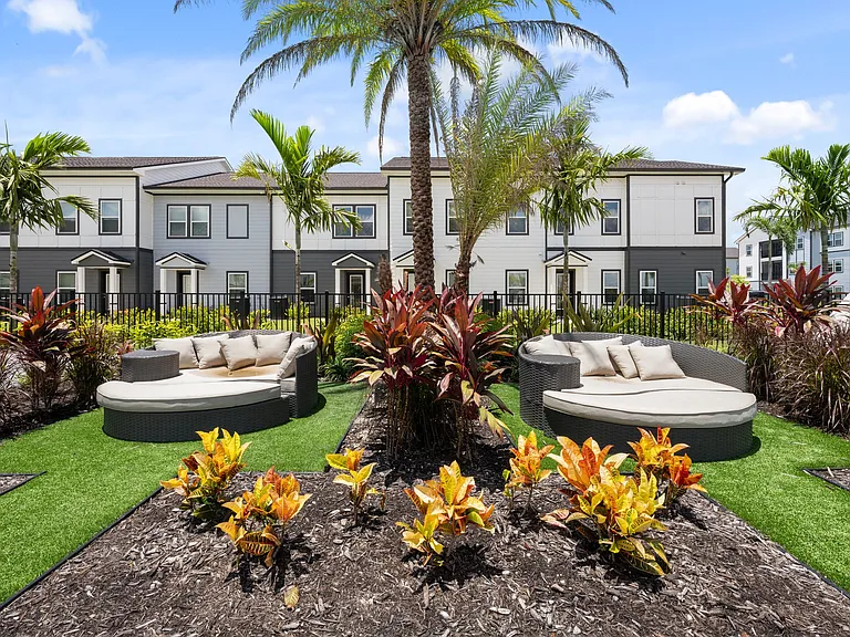 Novo Gateway Apartments and Townhomes — Photo 12