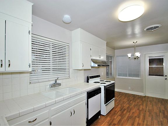 3rd image of 1523 W Cornell Ave