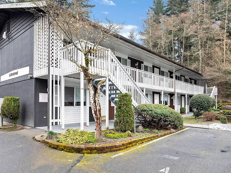 Lindbrook Apartments — Photo 5