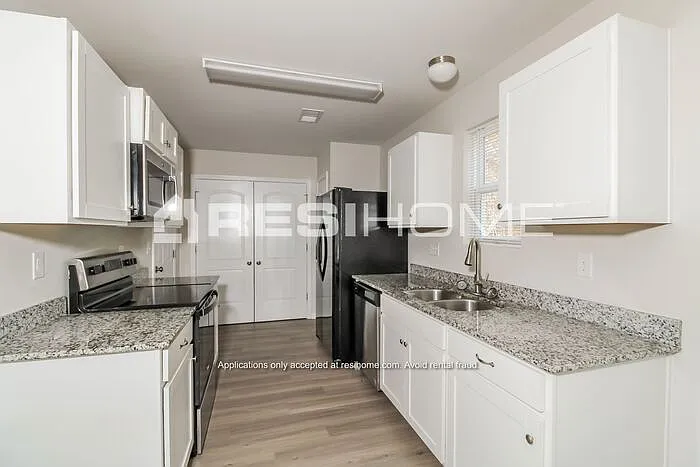 194 Queens Cir — Photo 3