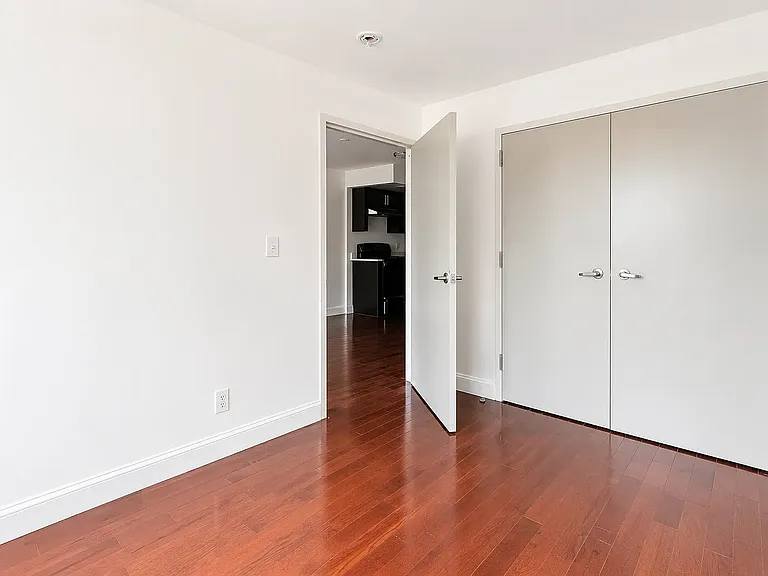 2120 Daly Ave #4C — Photo 3