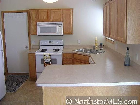 5th image of 952 S Cedar Street