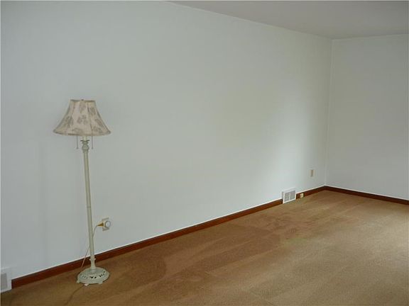 3rd image of 209 W Fairmont Ave