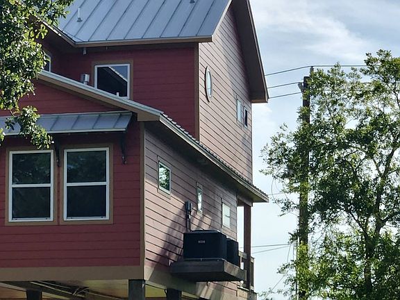 2nd image of 421 Lakeside Dr